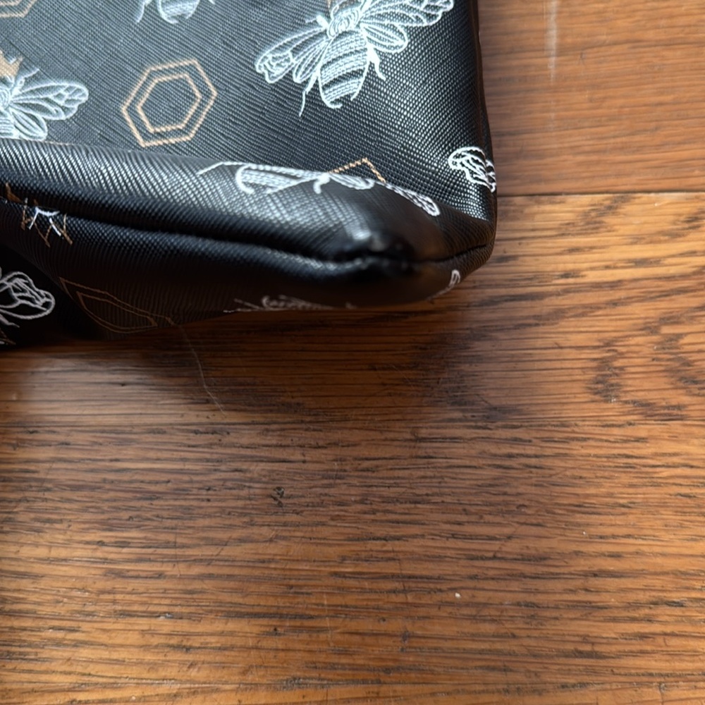🐝 OTG 247 “On The Go” Queen Bee Crossbody bag. Vegan leather. - Picture 7 of 8